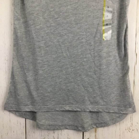 Zoe & Liv Gray Short Sleeve Top - Picture 2 of 5